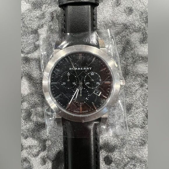 NIB Black Leather Burberry Watch - Picture 2 of 8